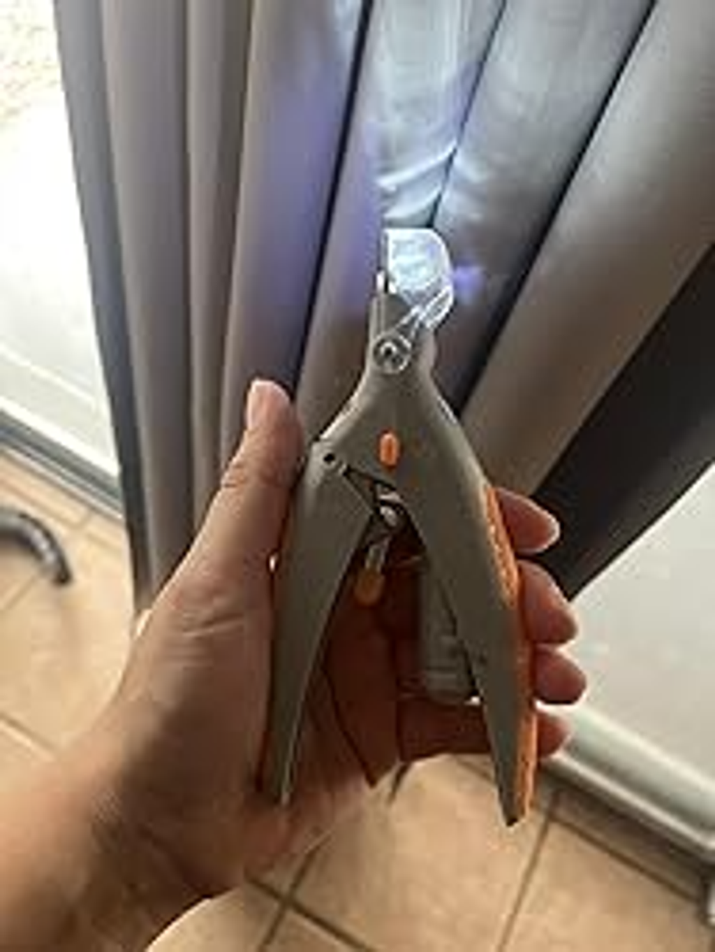 LED Light Pet Nail Clippers with 5x Magnification - Dual-Sided Clipper for Trimming