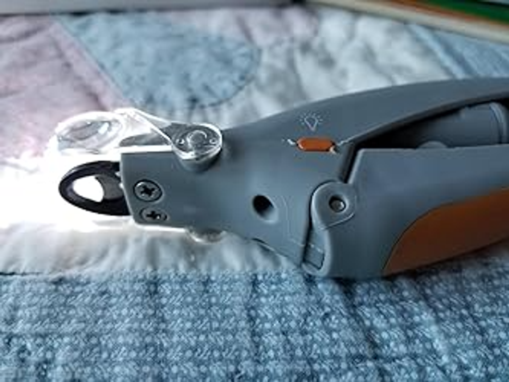 LED Light Pet Nail Clippers with 5x Magnification - Dual-Sided Clipper for Trimming